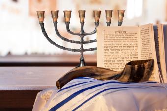 Rosh Hashanah Greetings in Hebrew for the Jewish New Year